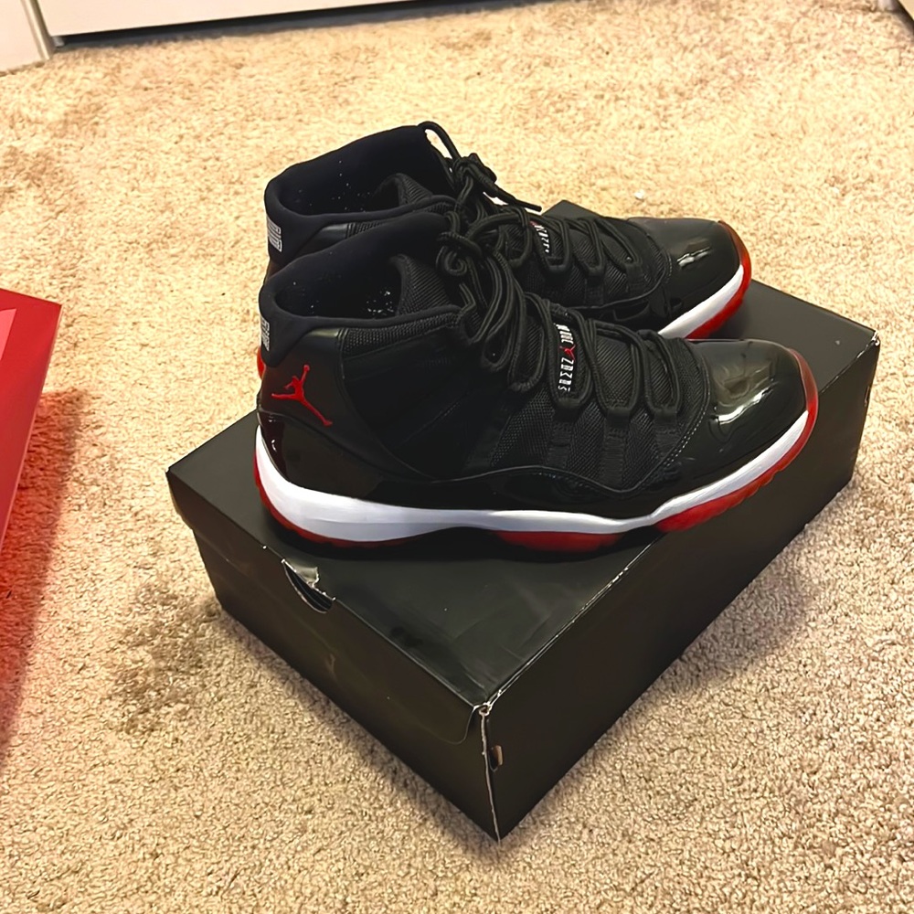 Preowned Authentic Mens size 11 Air Jordan Retro 11 Breds “2012”